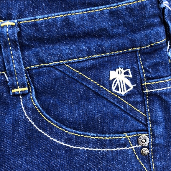 French Connection - Picture 4 of 8